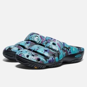 EUC KEEN Yogui Arts Clog, blue floral Unisex Mens 10 = approx Women’s Sz 11-11.5